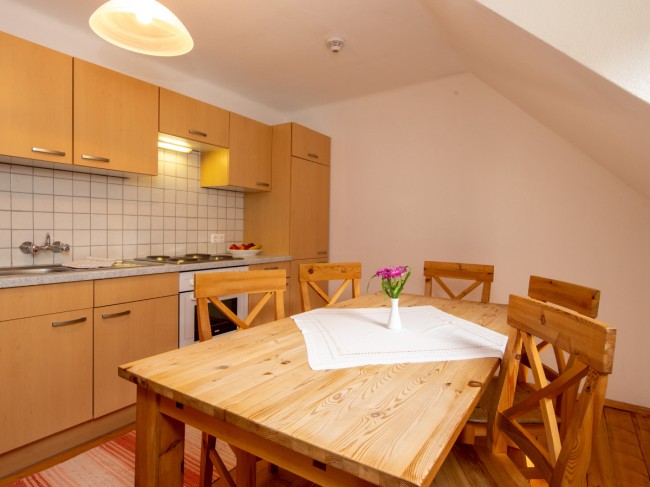 Appartement mit K&uuml;che und Esstisch zum gem&uuml;tlichen Beisammensein